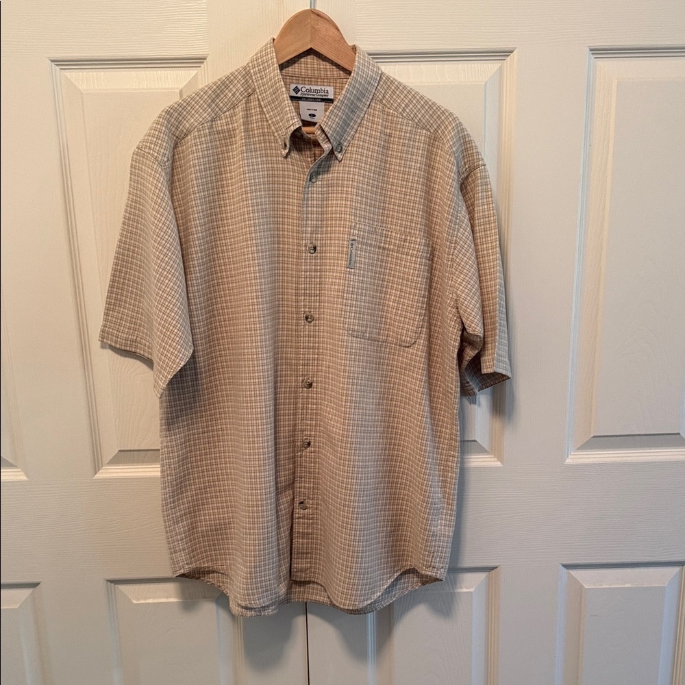 Men's Columbia Tan Plaid Button Down Short Sleeved Collared Shirt Large